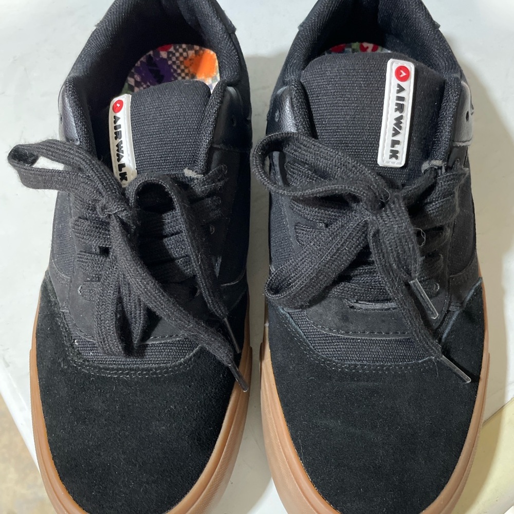 Airwalk Men's Black and Brown Skate Shoes
Axel model